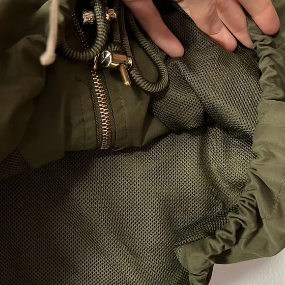 2/$20 Women’s NEW LOOK Olive Green Hooded Zip Up Jacket - Picture 8 of 9